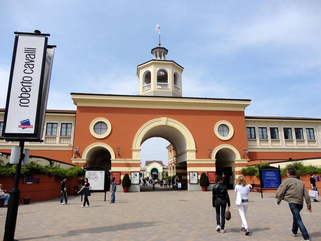 Residence Shopping Outlet ノーヴィ・リーグレ エクステリア 写真